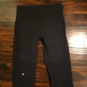 Lululemon crop dark grey. Never worn.